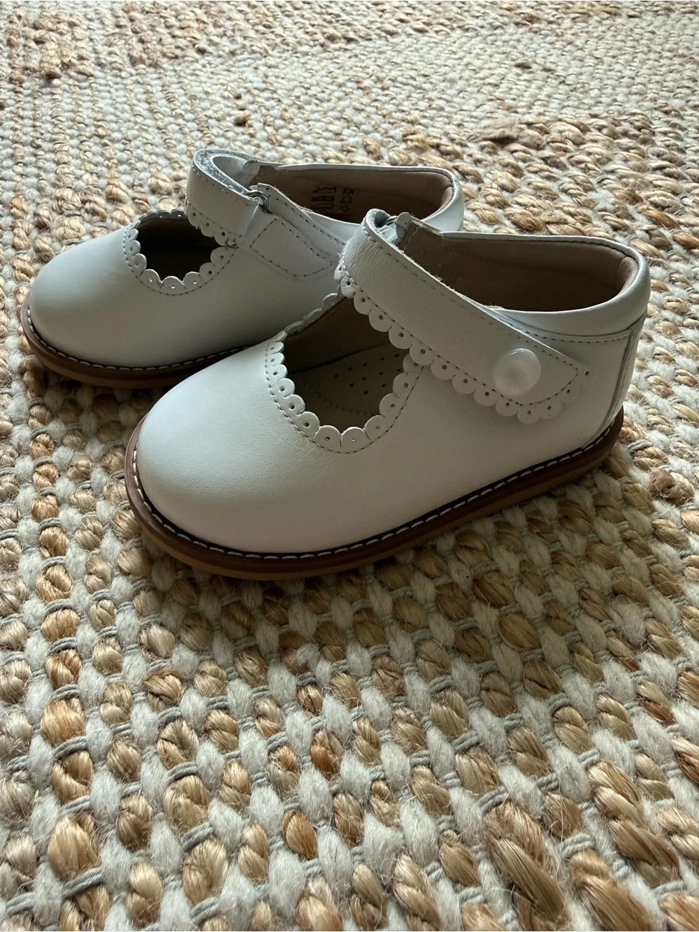 Elephantito White Mary Jane Toddler Shoes with Scallop Trim -Size 6